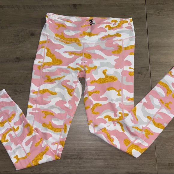Feed Me Fight Me: FMFM pink camo leggings. Size Medium - Picture 13 of 13